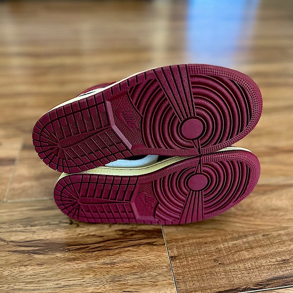 Air Jordan 1 Special Edition “Tiki Leaf” - Picture 10 of 10